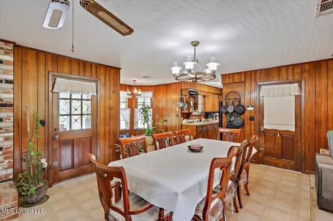 Dining - 124 Gus Phillips Rd, Braxton, MS 39044 photo 2 of 3