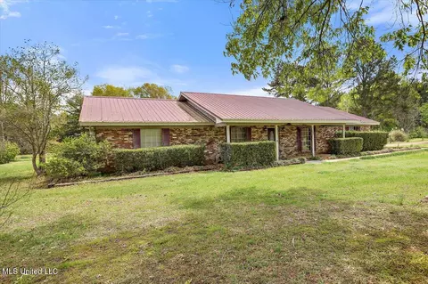 Exterior - 124 Gus Phillips Rd, Braxton, MS 39044 photo 2 of 9