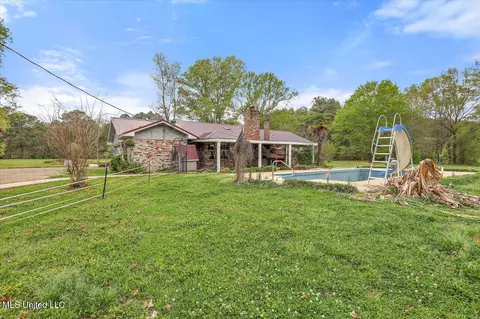 Exterior - 124 Gus Phillips Rd, Braxton, MS 39044 photo 7 of 9