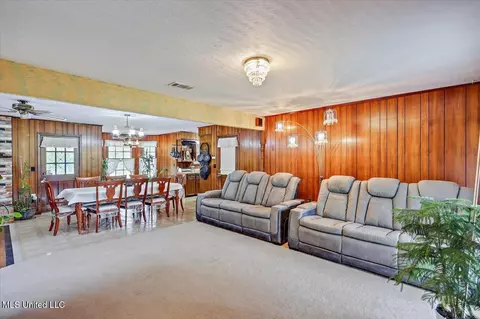 Dining - 124 Gus Phillips Rd, Braxton, MS 39044 photo 1 of 3