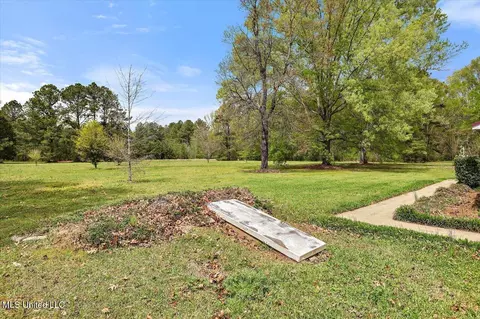Exterior - 124 Gus Phillips Rd, Braxton, MS 39044 photo 3 of 9
