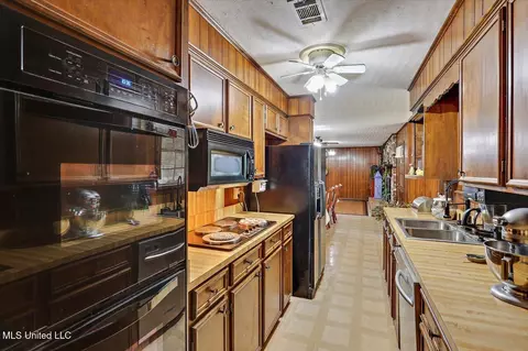 Kitchen - 124 Gus Phillips Rd, Braxton, MS 39044 photo 6 of 7