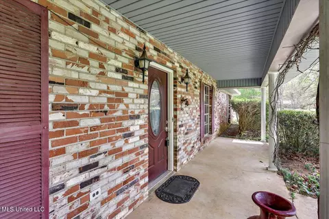 Exterior - 124 Gus Phillips Rd, Braxton, MS 39044 photo 4 of 9