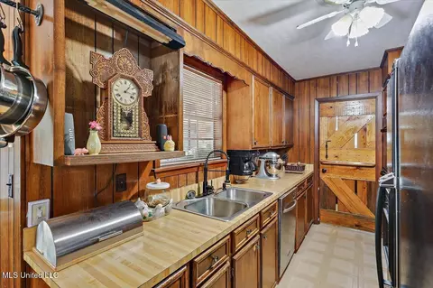 Kitchen - 124 Gus Phillips Rd, Braxton, MS 39044 photo 1 of 7