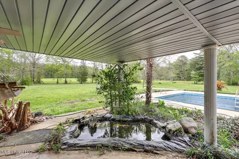 Exterior - 124 Gus Phillips Rd, Braxton, MS 39044 photo 6 of 9