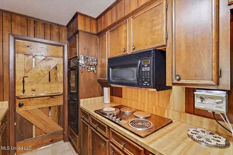 Kitchen - 124 Gus Phillips Rd, Braxton, MS 39044 photo 2 of 7