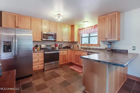 Kitchen - 142 Daniels Way, Saucier, MS 39574 photo 2 of 4
