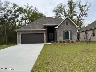 18119 Lakeshore Dr, Gulfport, MS 39503