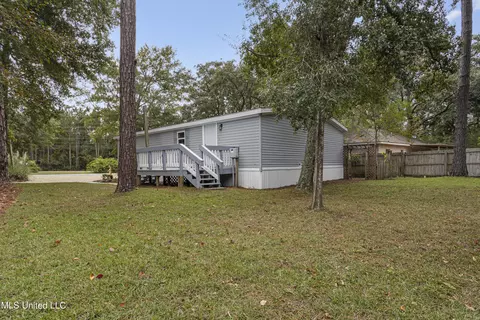 6012 Charles St, Ocean Springs, MS 39564
