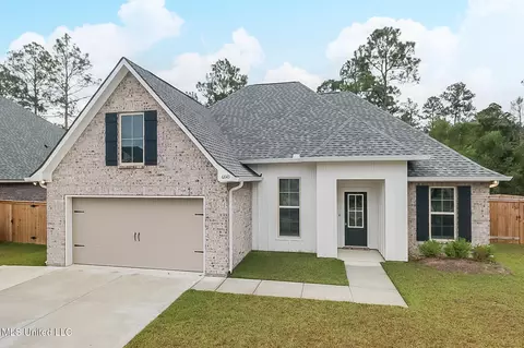6843 Rolling Green Dr, Pass Christian, MS 39571