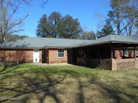 Exterior - 115 Mansfield Dr, Natchez, MS 39120 photo 2 of 4