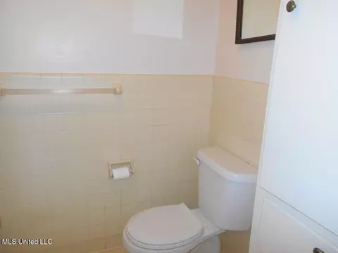 Bath - 115 Mansfield Dr, Natchez, MS 39120 photo 2 of 2