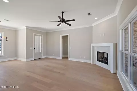 Living - 840 Glenwild Cir, Canton, MS 39046 photo 2 of 3