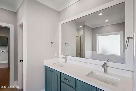 Bath - 840 Glenwild Cir, Canton, MS 39046 photo 1 of 5
