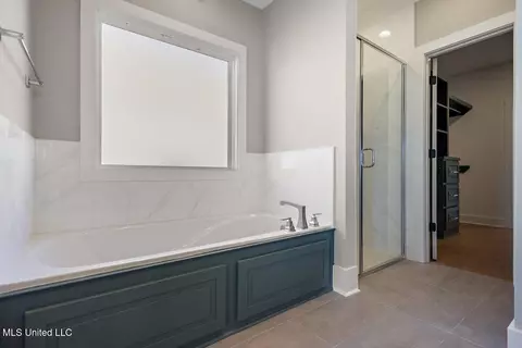 Bath - 840 Glenwild Cir, Canton, MS 39046 photo 2 of 5