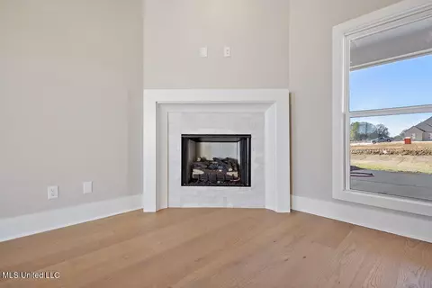 Living - 840 Glenwild Cir, Canton, MS 39046 photo 3 of 3