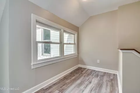 Entry Way - 503 Bay Pointe Cv, Brandon, MS 39047 photo 6 of 6