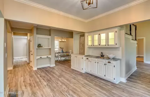 Entry Way - 503 Bay Pointe Cv, Brandon, MS 39047 photo 5 of 6