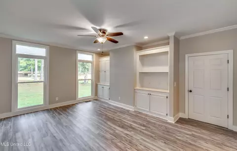 Living - 503 Bay Pointe Cv, Brandon, MS 39047 photo 4 of 6