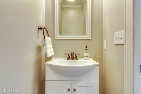 Bath - 503 Bay Pointe Cv, Brandon, MS 39047 photo 1 of 9