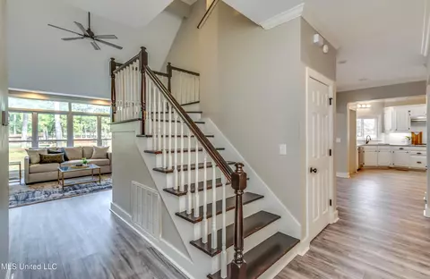 Entry Way - 503 Bay Pointe Cv, Brandon, MS 39047 photo 2 of 6