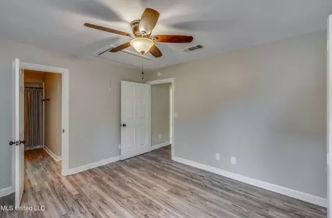 Bedroom - 503 Bay Pointe Cv, Brandon, MS 39047 photo 3 of 7