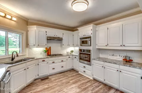 Kitchen - 503 Bay Pointe Cv, Brandon, MS 39047 photo 1 of 7