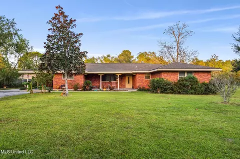 606 Waveland Ave, Waveland, MS 39576