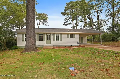 1906 Gloria Dr, Pearl, MS 39208