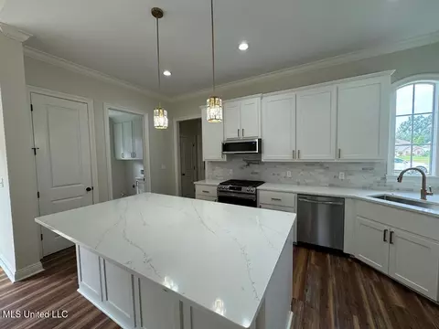 Kitchen - 14 Ashburn Woods Ave, Natchez, MS 39120 photo 1 of 2