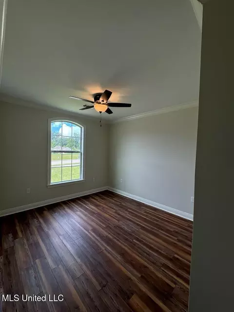 Bedroom - 14 Ashburn Woods Ave, Natchez, MS 39120 photo 3 of 3