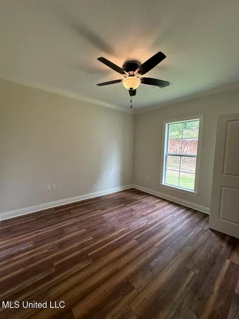 Bedroom - 14 Ashburn Woods Ave, Natchez, MS 39120 photo 2 of 3