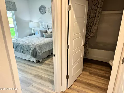 Entry Way - 18400 Spring Hill Dr, Saucier, MS 39574 photo 2 of 2