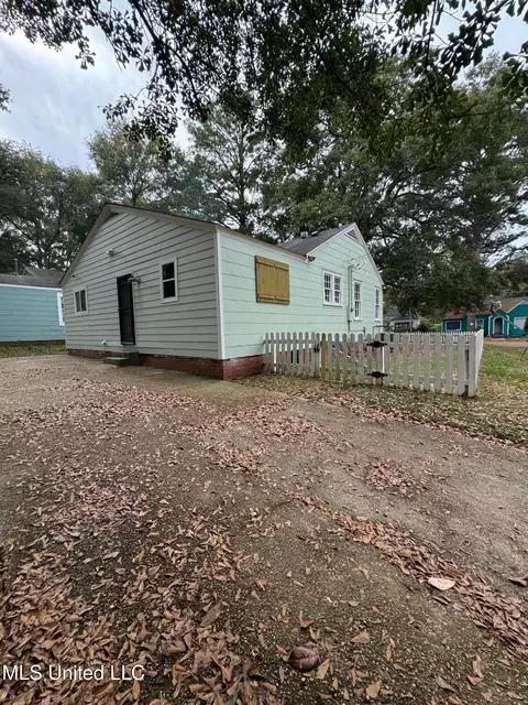 Exterior - 3072 Downing St, Jackson, MS 39216 photo 7 of 8