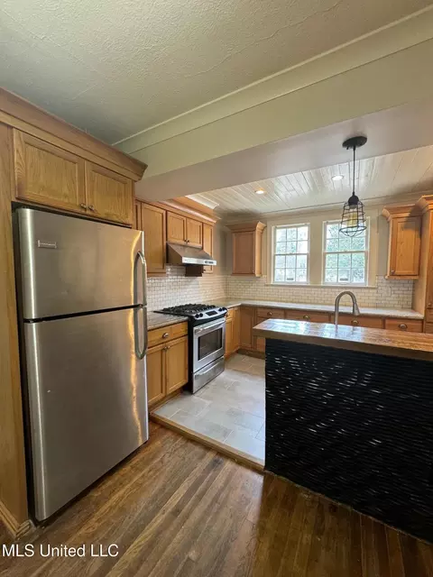 Kitchen - 3072 Downing St, Jackson, MS 39216 photo 3 of 8
