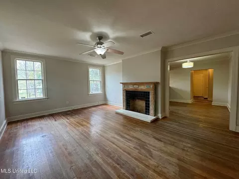 Living - 3072 Downing St, Jackson, MS 39216 photo 1 of 4