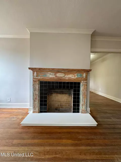 Living - 3072 Downing St, Jackson, MS 39216 photo 2 of 4