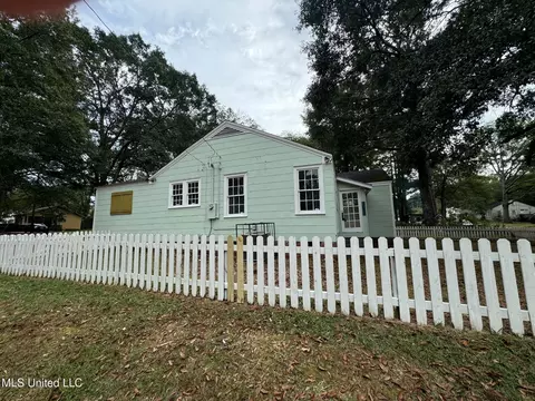 Exterior - 3072 Downing St, Jackson, MS 39216 photo 6 of 8