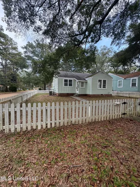 3072 Downing St, Jackson, MS 39216