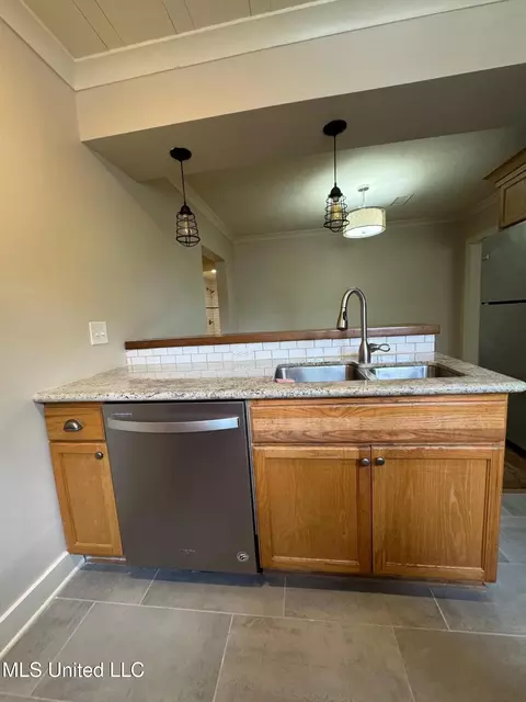 Kitchen - 3072 Downing St, Jackson, MS 39216 photo 6 of 8