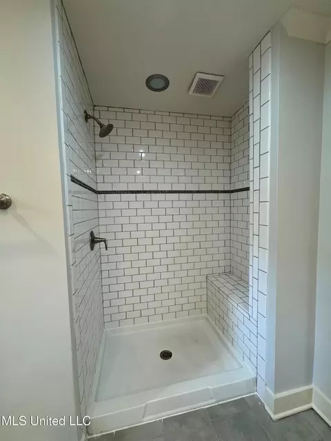 Bath - 3072 Downing St, Jackson, MS 39216 photo 3 of 5