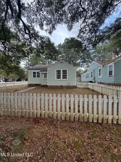 Exterior - 3072 Downing St, Jackson, MS 39216 photo 2 of 8
