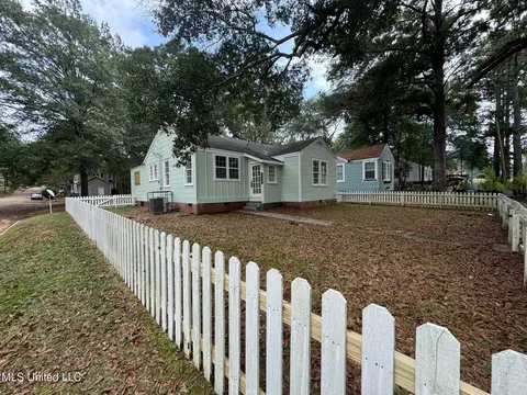 Exterior - 3072 Downing St, Jackson, MS 39216 photo 4 of 8
