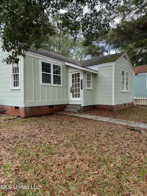 Exterior - 3072 Downing St, Jackson, MS 39216 photo 5 of 8