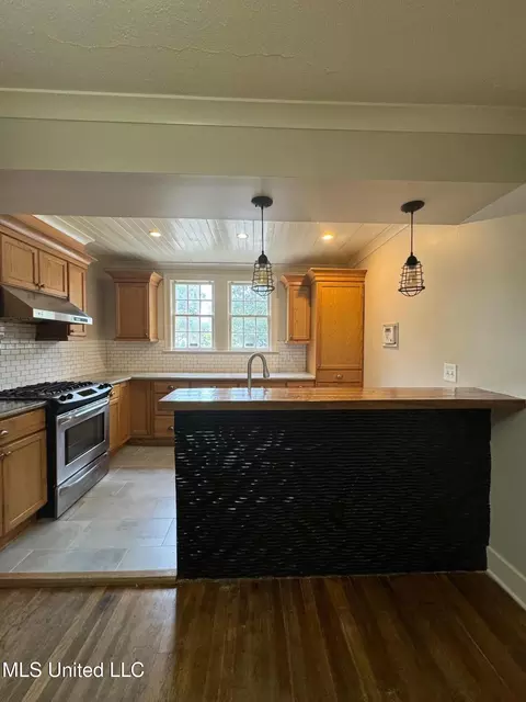 Kitchen - 3072 Downing St, Jackson, MS 39216 photo 2 of 8