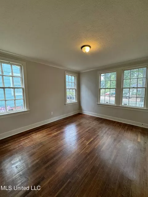 Living - 3072 Downing St, Jackson, MS 39216 photo 4 of 4