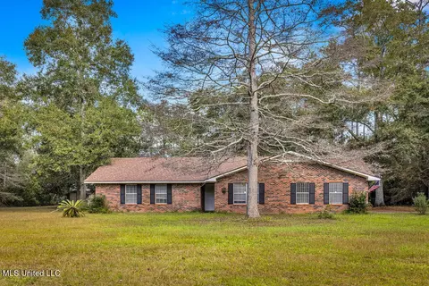2500 Bayou Bend Rd, Gautier, MS 39553