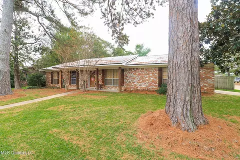 1957 Lloyd St, Pearl, MS 39208