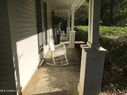 Exterior - 2102 Scenic Dr, Brandon, MS 39047 photo 3 of 11