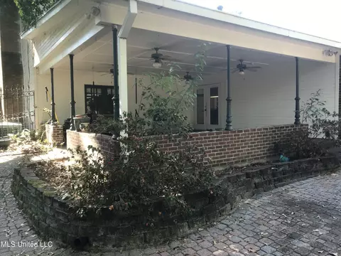 Exterior - 2102 Scenic Dr, Brandon, MS 39047 photo 5 of 11